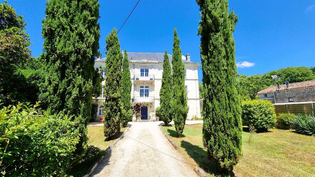 Domaine de Rochebonne – château et gîtes privatisés — photo 4